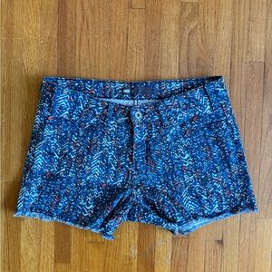 Levi’s Printed Denim Shorts – Size 8 – Frayed Hem – Stretch Cotton